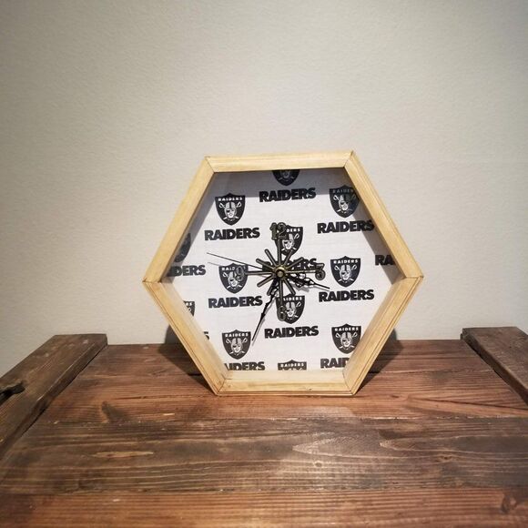 LAS VEGAS RAIDERS CLOCK MAN CAVE SPORTS BAR - Picture 4 of 11